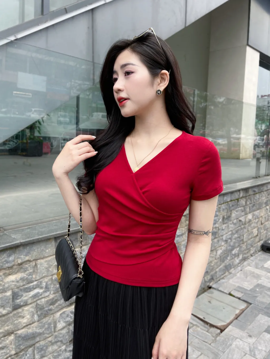 Áo thun cổ tim nhún eo màu Đỏ